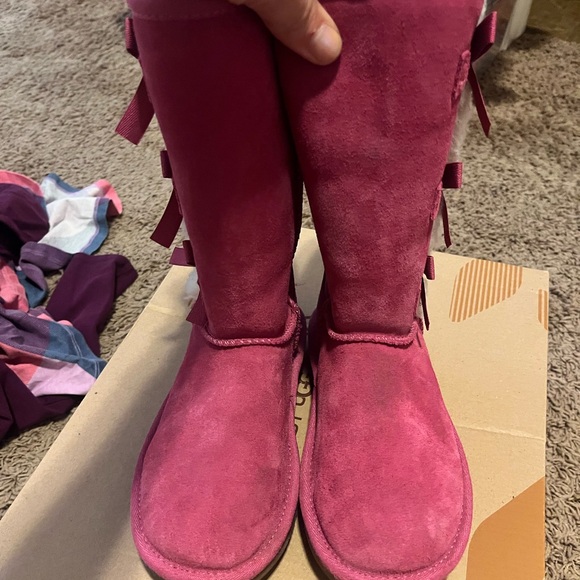 Koolaburra pink ribbon boots - Picture 2 of 4